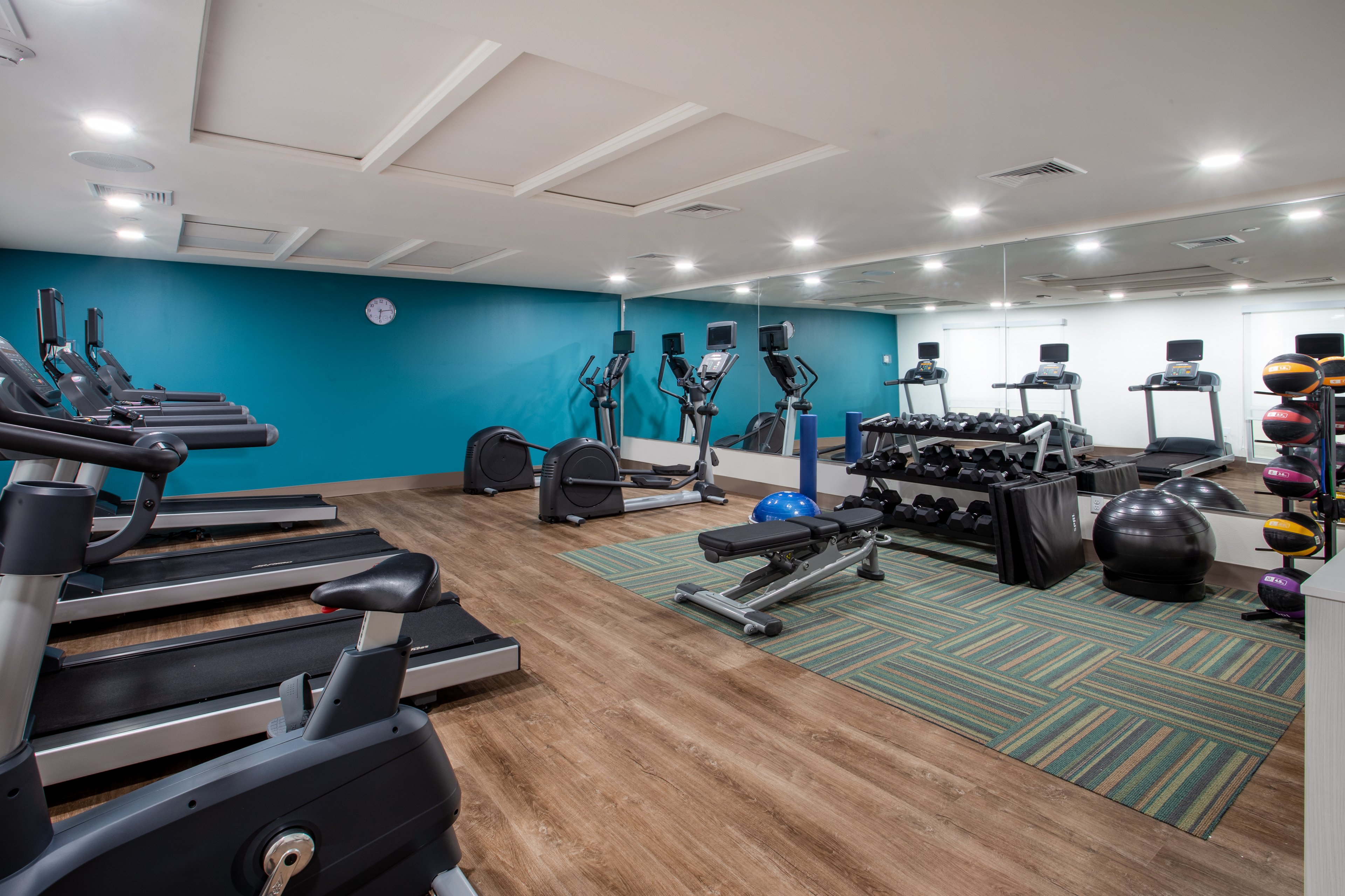 holiday inn express and suites deland south an ihg hotel