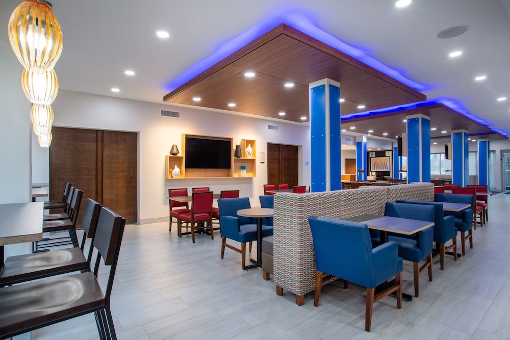 holiday inn express and suites deland south an ihg hotel