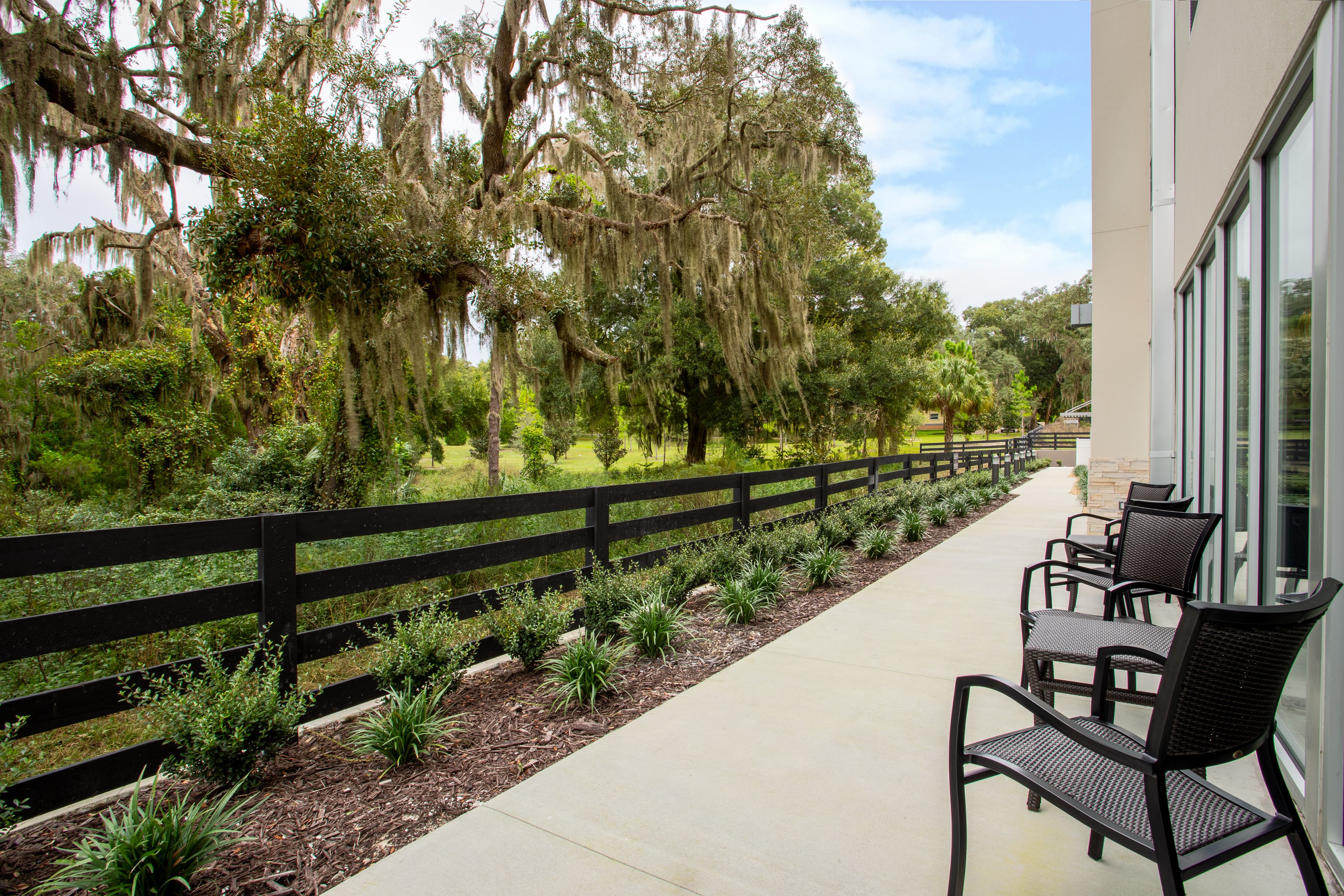 holiday inn express and suites deland south an ihg hotel