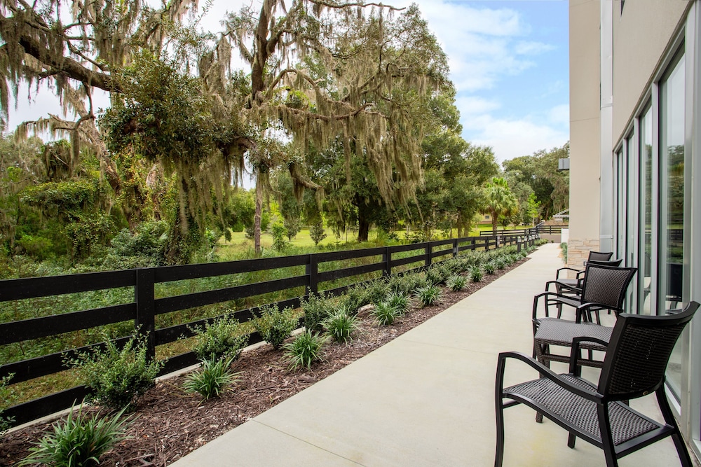 holiday inn express and suites deland south an ihg hotel
