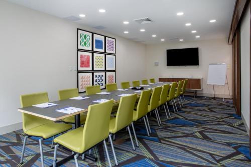 holiday inn express and suites deland south an ihg hotel