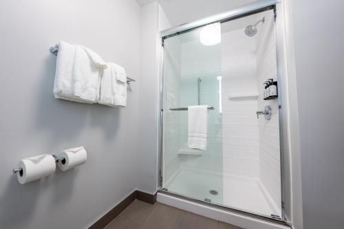 avid hotel kalamazoo east an ihg hotel