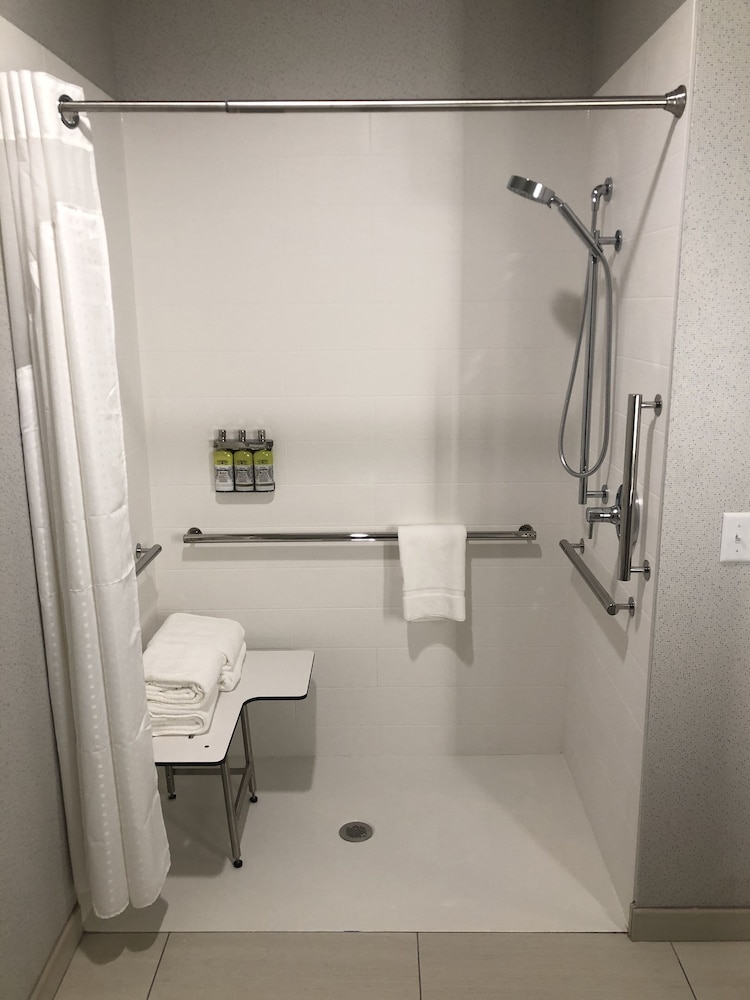 holiday inn express and suites madison w middleton