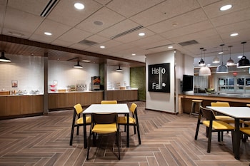 fairfield inn and suites by marriott dayton north