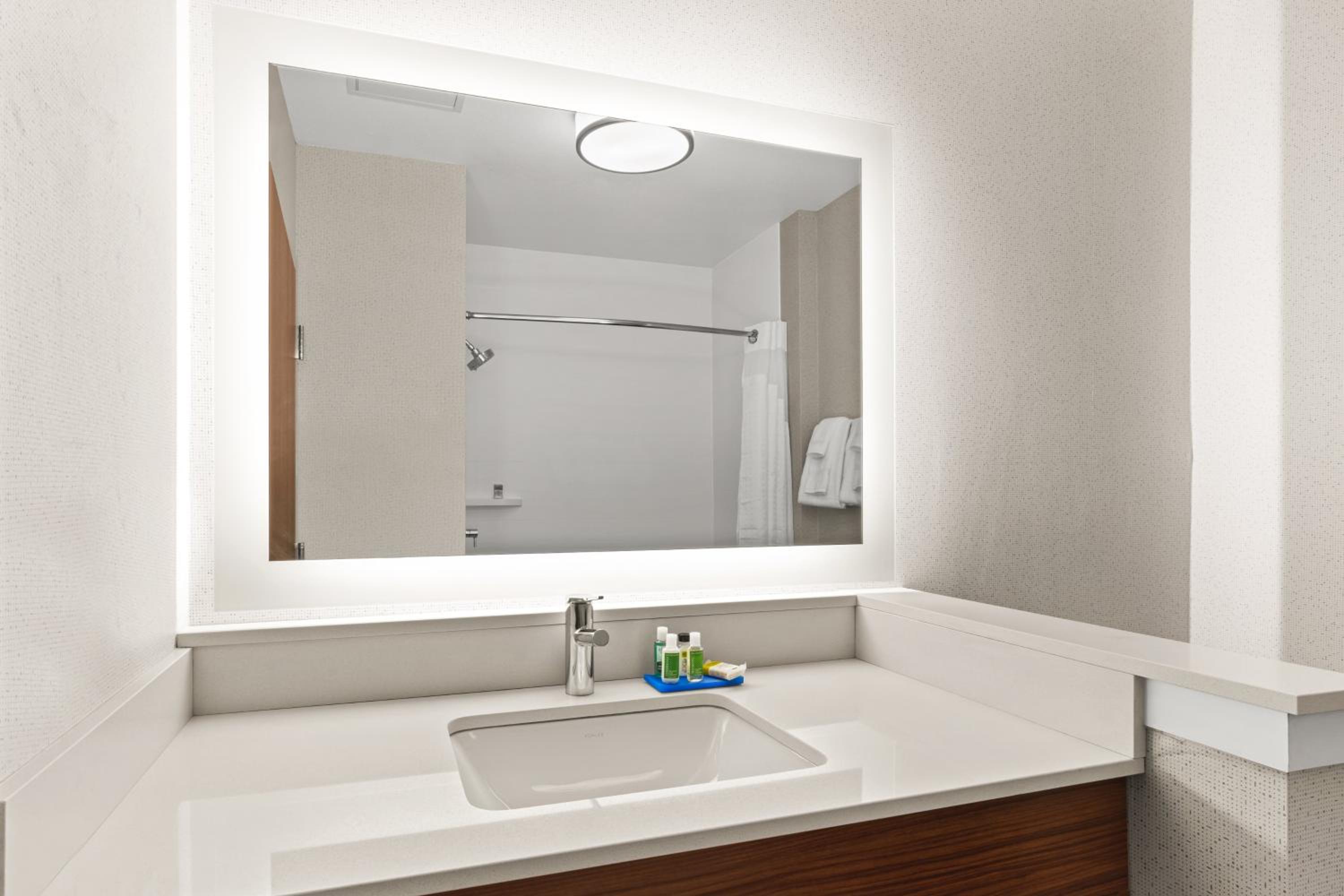 hol inn exp suisun city napa valley area