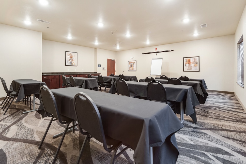 cobblestone hotel and suites cozad