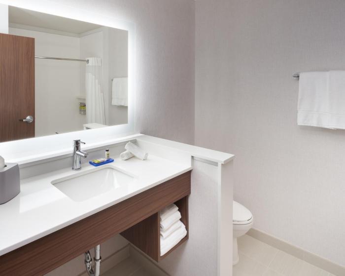 holiday inn express doral miami an ihg hotel