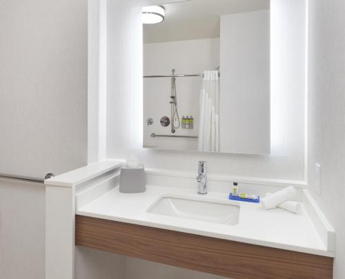 holiday inn express doral miami an ihg hotel