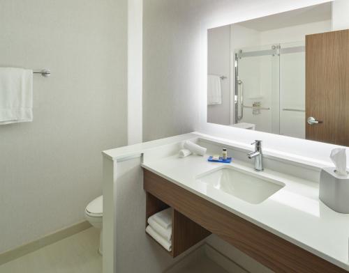 holiday inn express doral miami an ihg hotel
