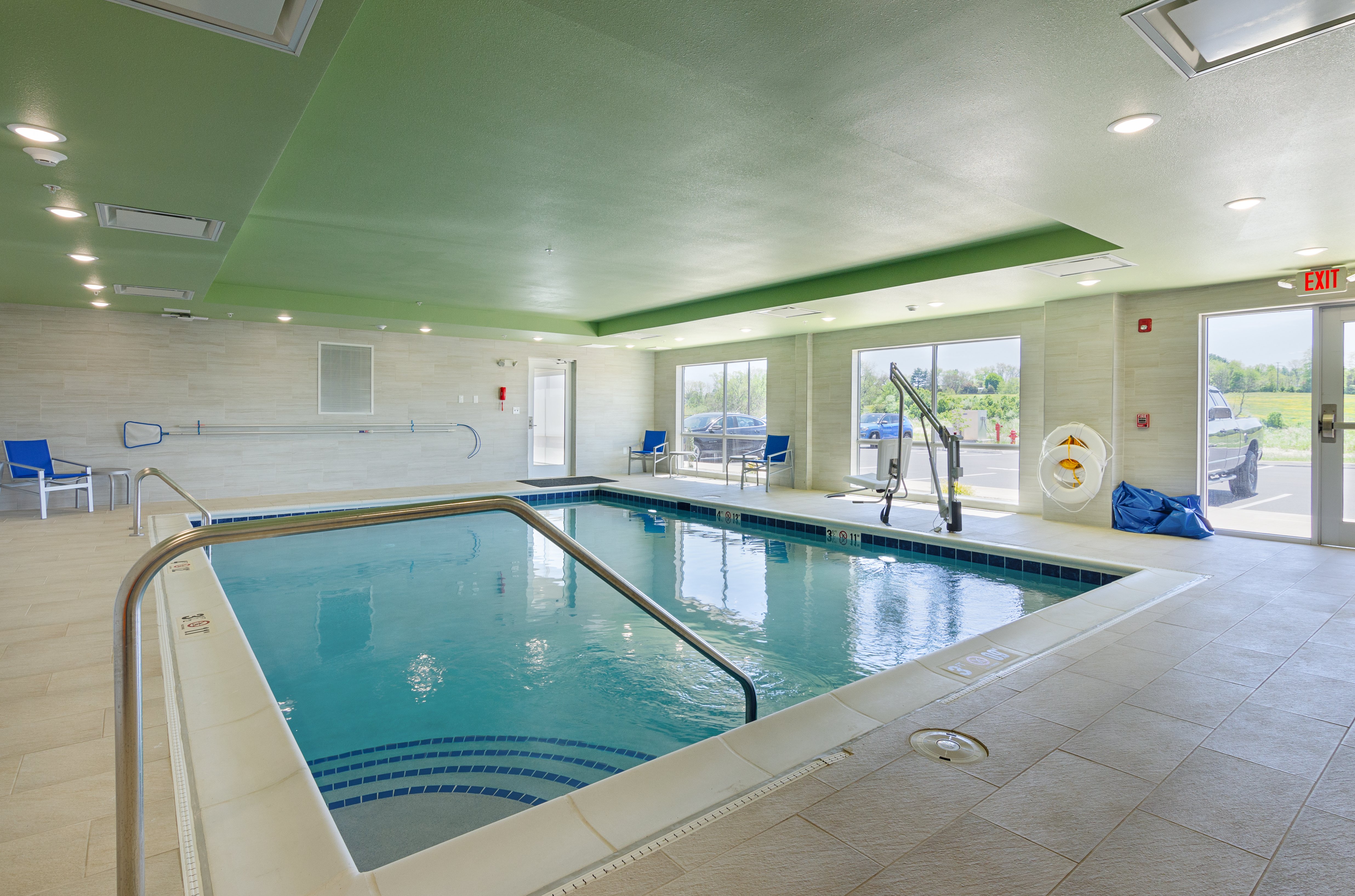 holiday inn express and suites abingdon an ihg hotel