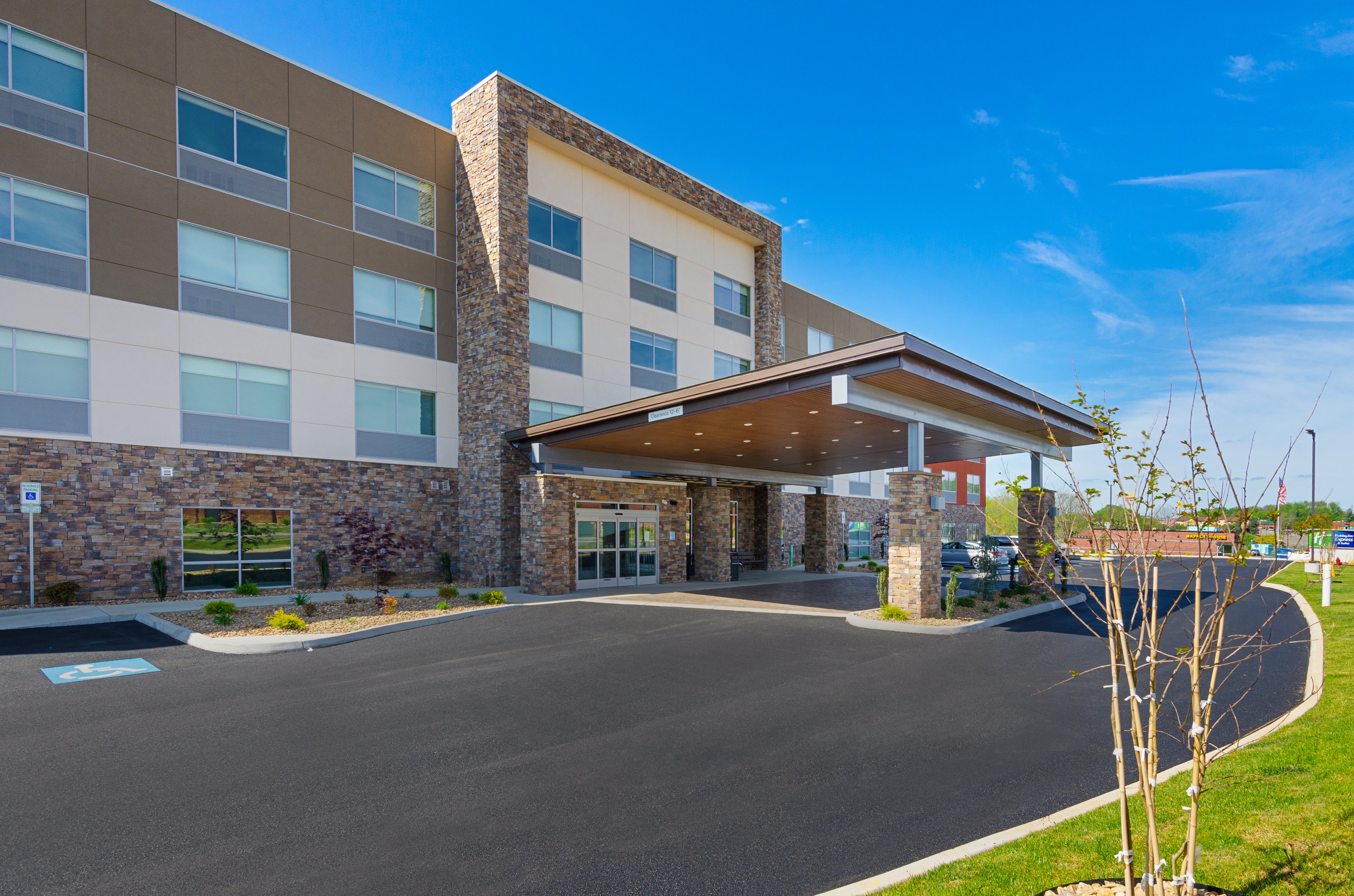 holiday inn express and suites abingdon an ihg hotel