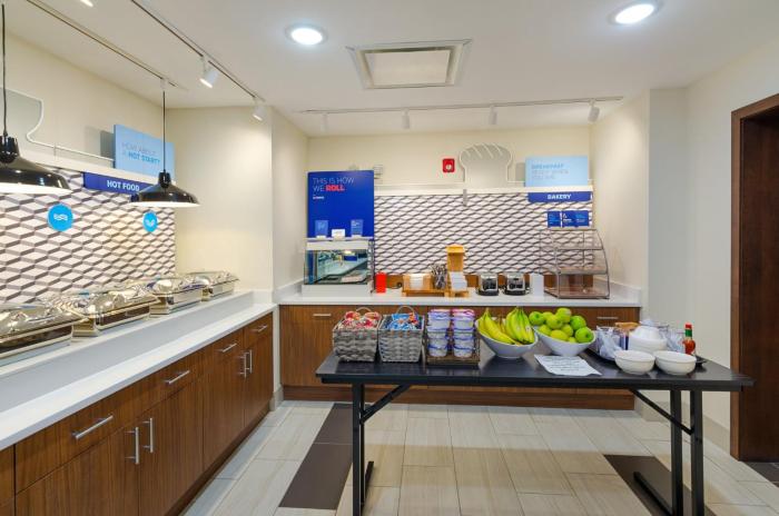 holiday inn express and suites abingdon an ihg hotel