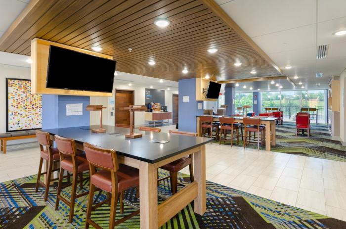 holiday inn express and suites abingdon an ihg hotel