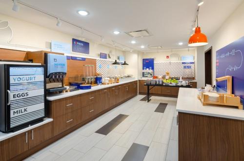 holiday inn express and suites abingdon an ihg hotel