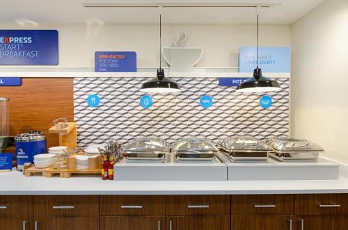 holiday inn express and suites abingdon an ihg hotel