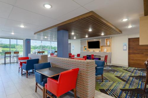 holiday inn express and suites abingdon an ihg hotel