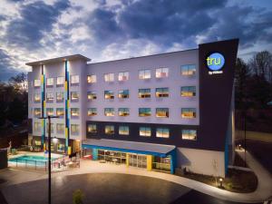 tru by hilton asheville blue ridge parkway