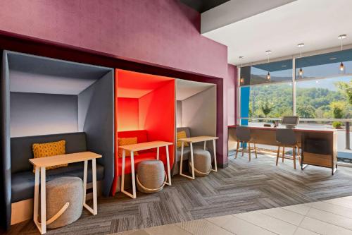 tru by hilton asheville blue ridge parkway