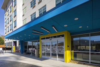 tru by hilton asheville blue ridge parkway