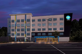 tru by hilton asheville blue ridge parkway