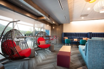 tru by hilton asheville blue ridge parkway