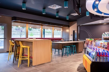 tru by hilton asheville blue ridge parkway