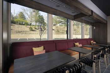 tru by hilton asheville blue ridge parkway