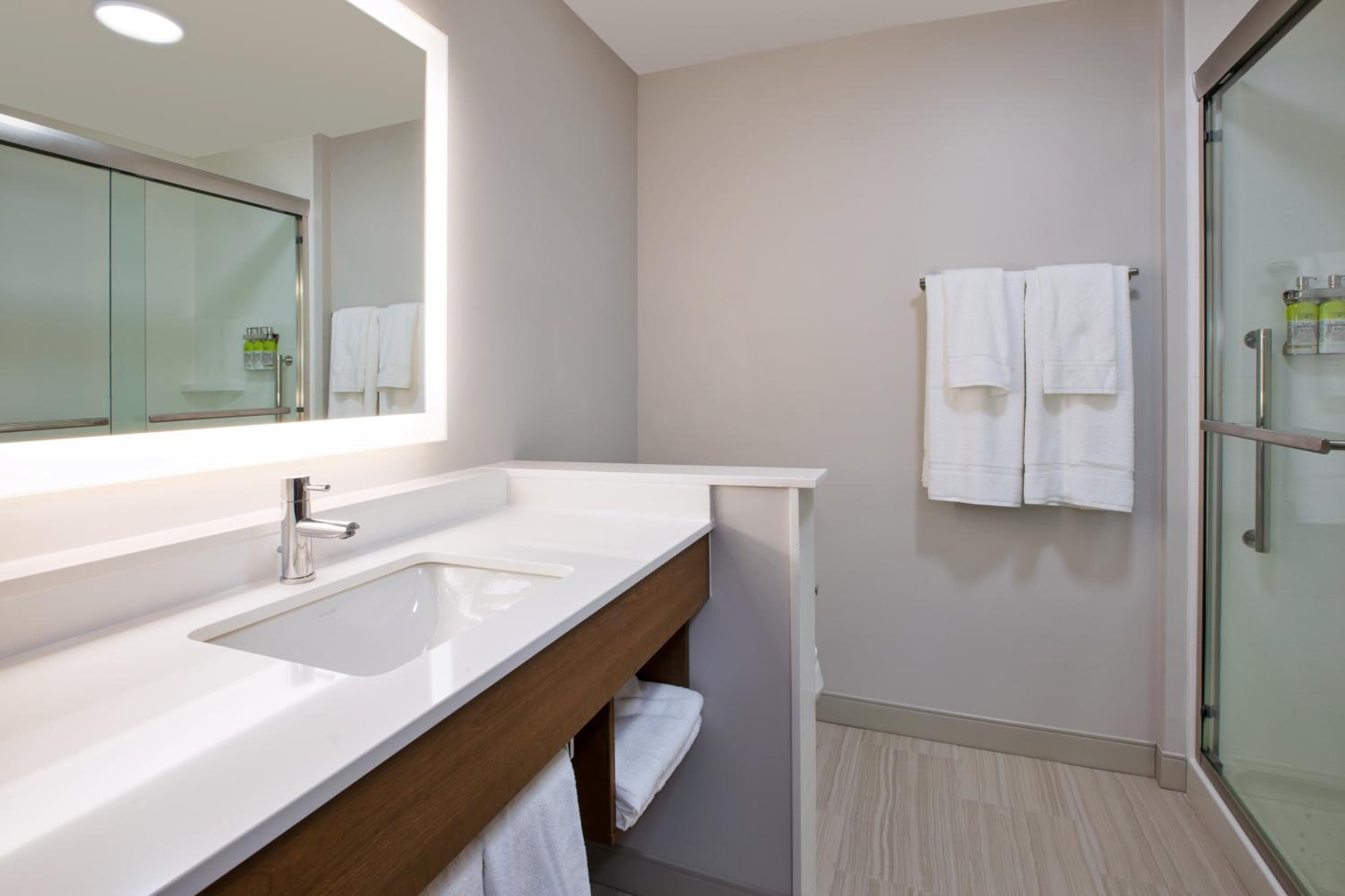 holiday inn express and suites wooster an ihg hotel