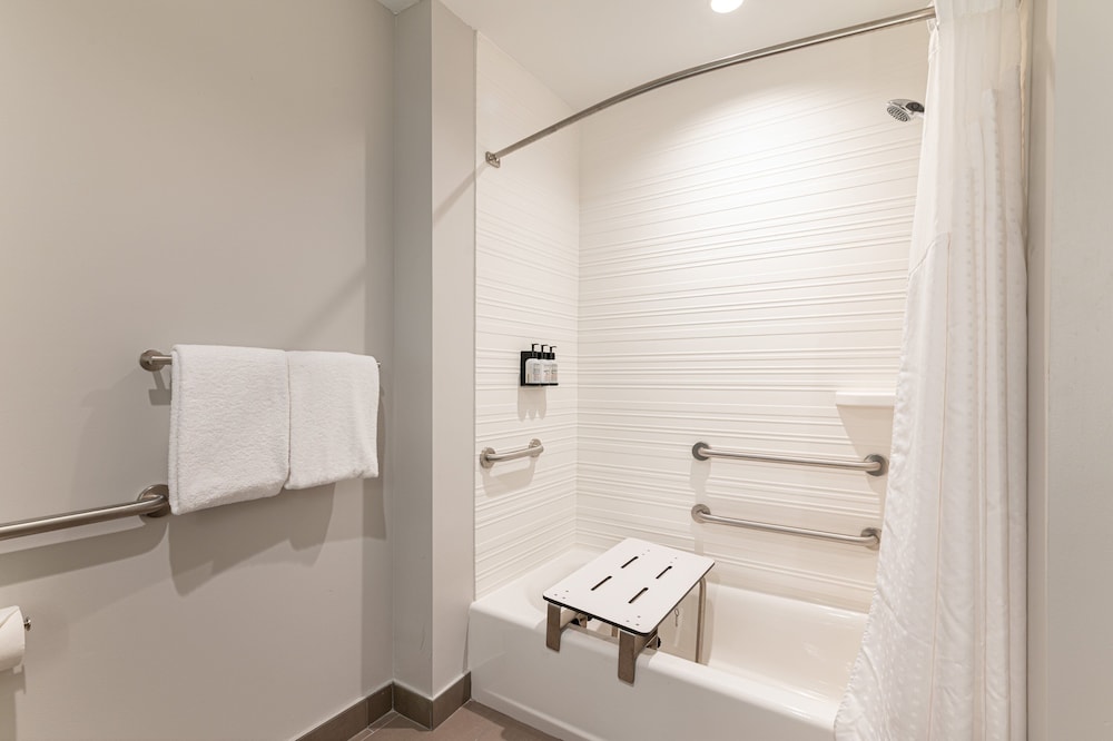 avid hotel summerville an ihg hotel