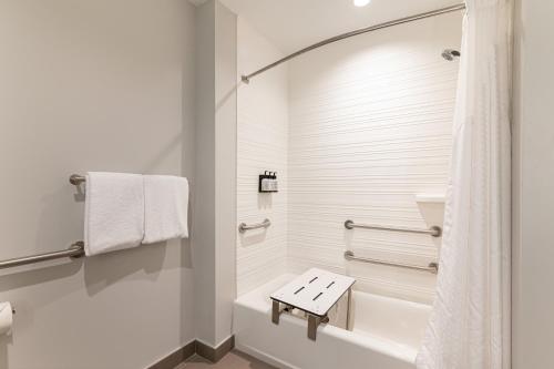 avid hotel summerville an ihg hotel