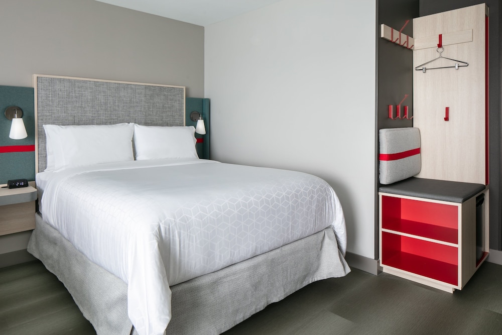 avid hotel roseville minneapolis north an ihg hotel