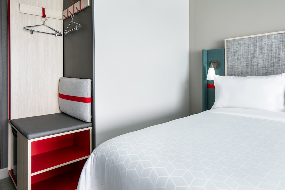 avid hotel roseville minneapolis north an ihg hotel