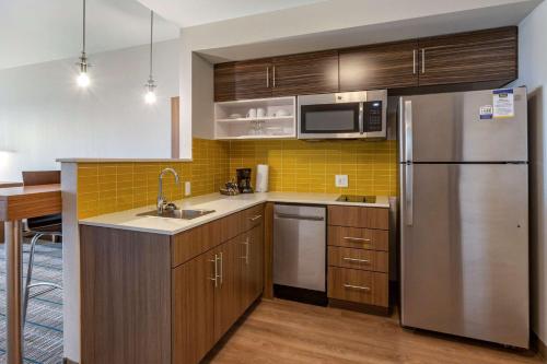 mainstay suites carlsbad south