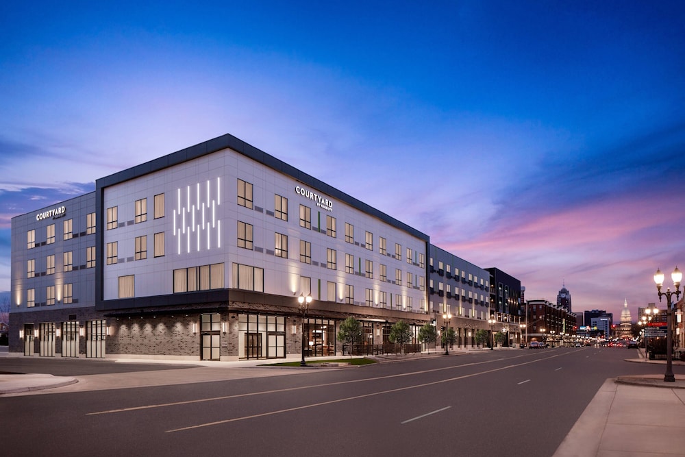 courtyard by marriott lansing downtown