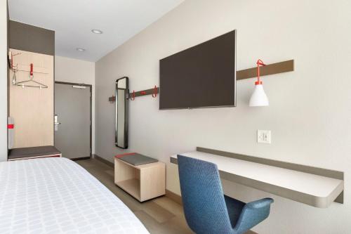avid hotels denver airport area an ihg hotel