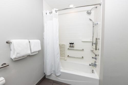 avid hotels denver airport area an ihg hotel