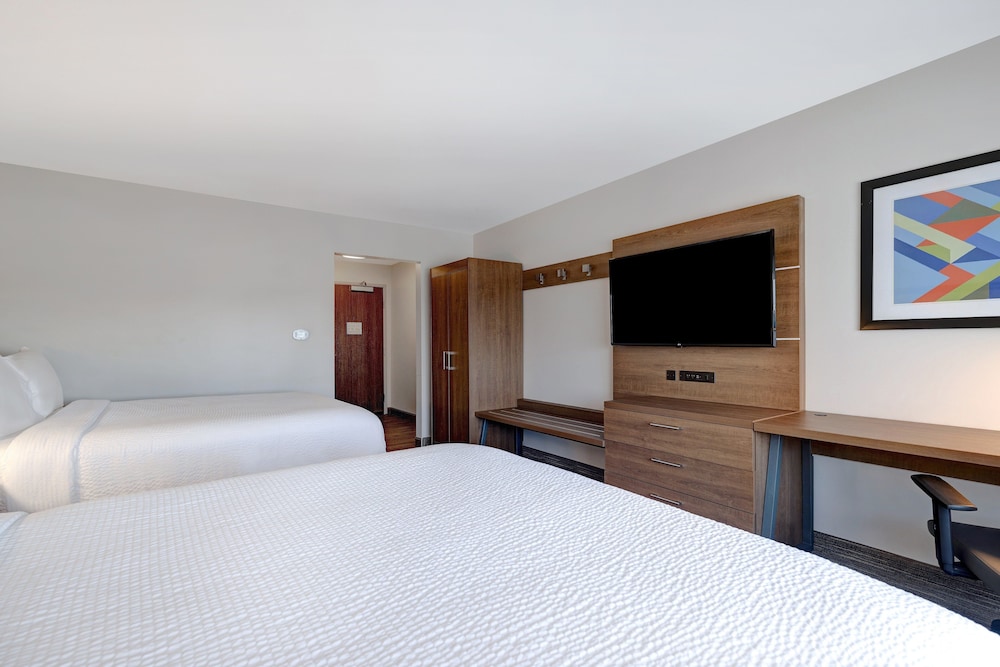 holiday inn express and suites grand rapids south wyoming