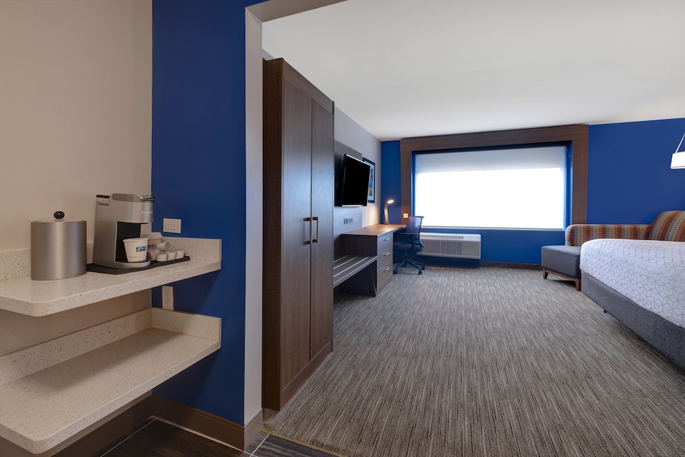 holiday inn express and suites grand rapids south wyoming