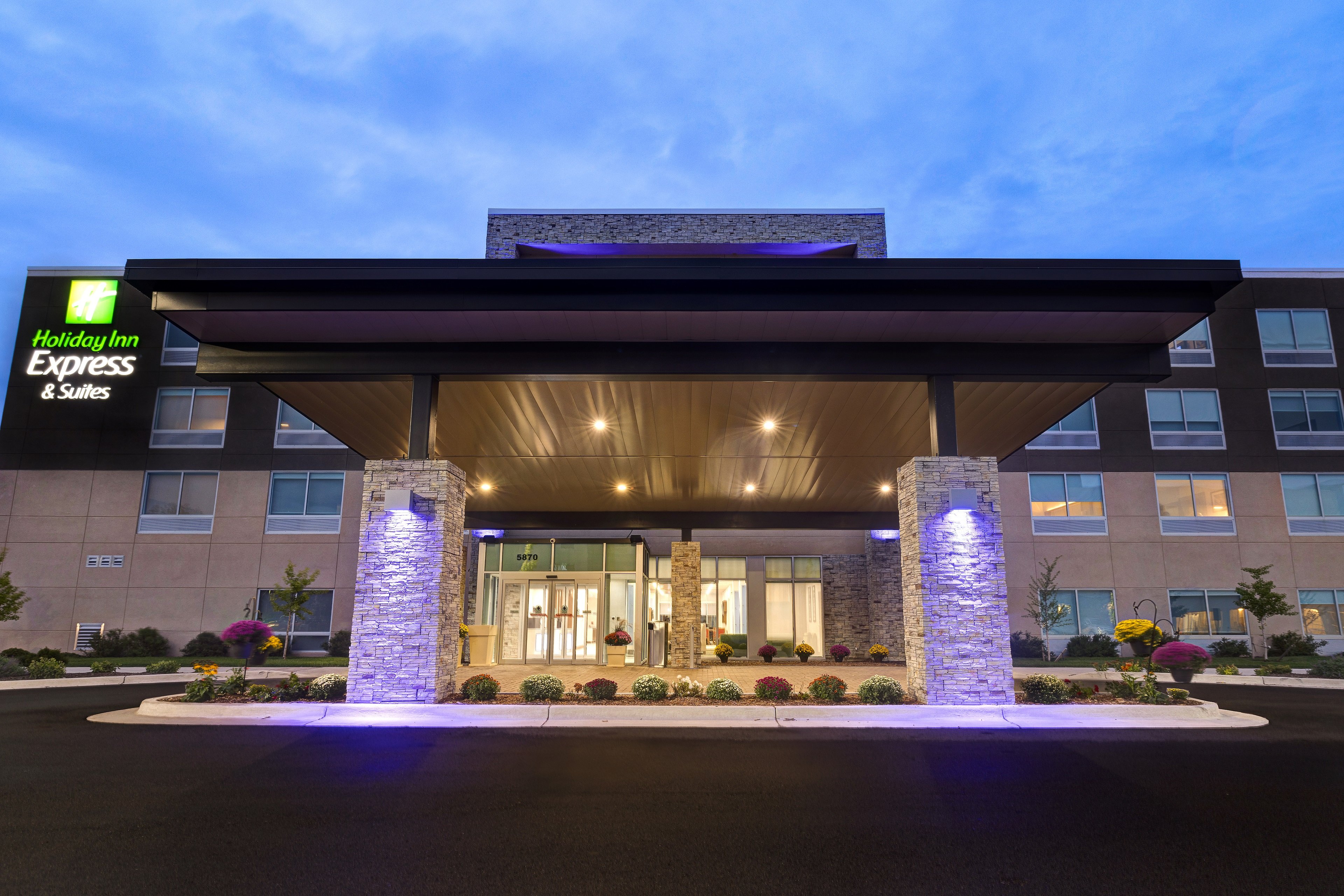 holiday inn express and suites grand rapids south wyoming