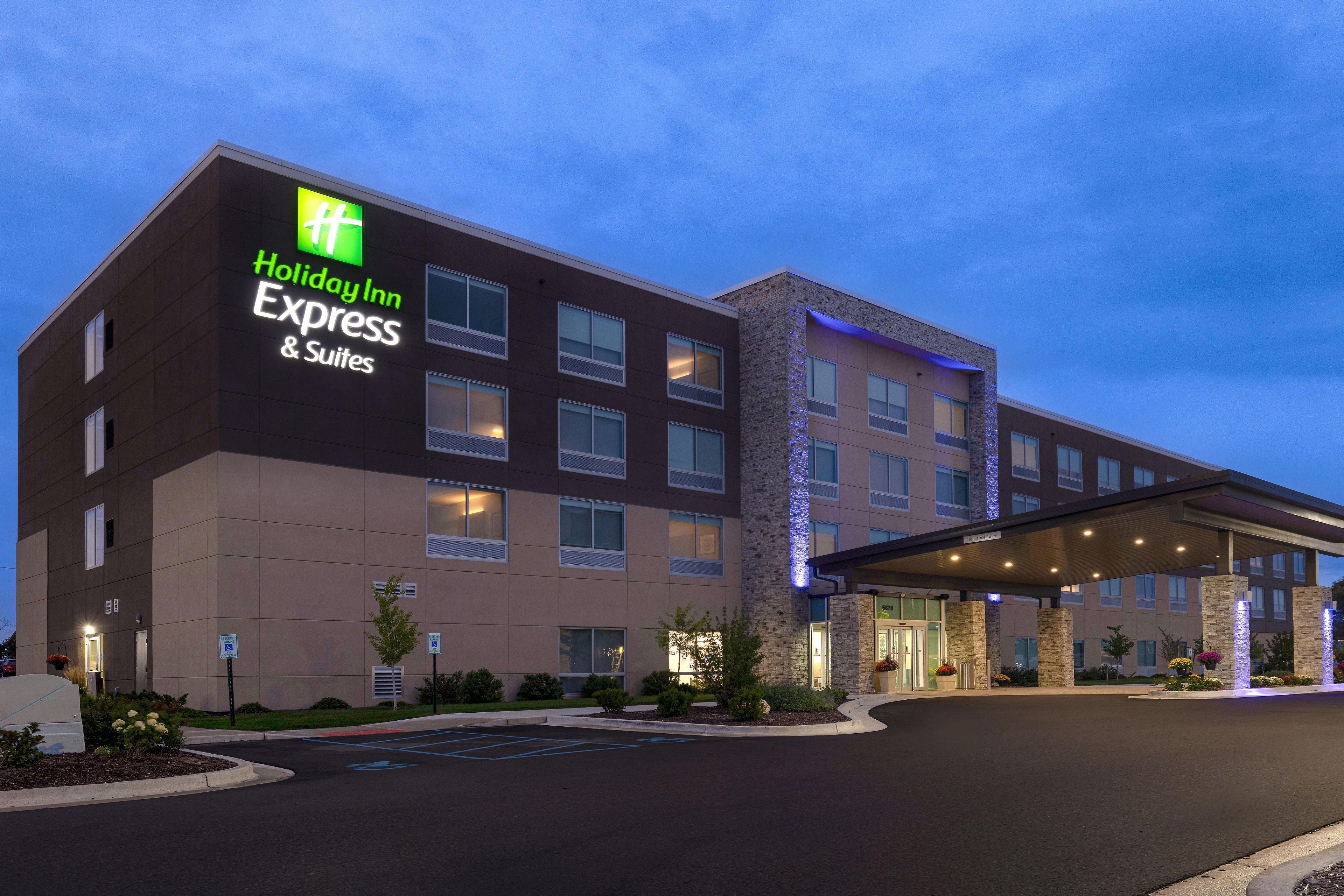 holiday inn express and suites grand rapids south wyoming