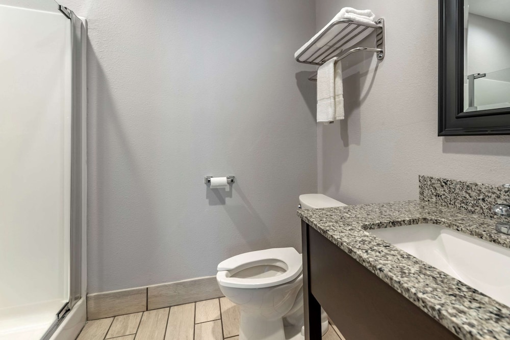 quality inn and suites evansville downtown