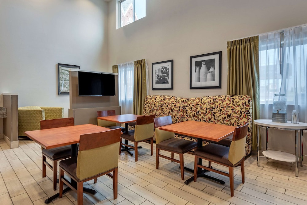 quality inn and suites evansville downtown