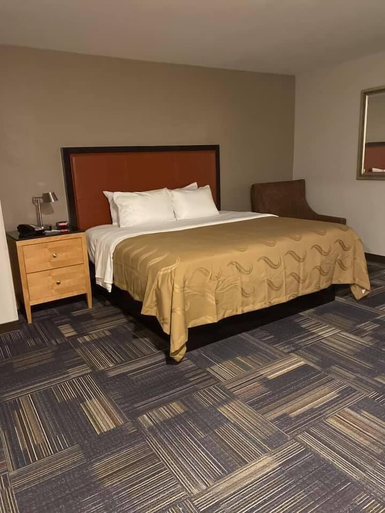 quality inn and suites evansville downtown
