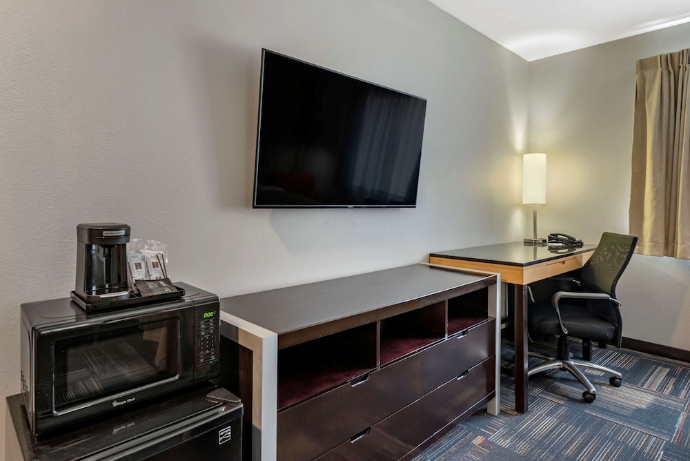 quality inn and suites evansville downtown