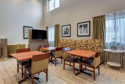 quality inn and suites evansville downtown