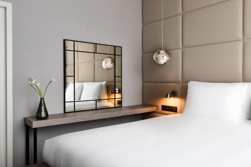 crowne plaza warsaw the hub an ihg hotel