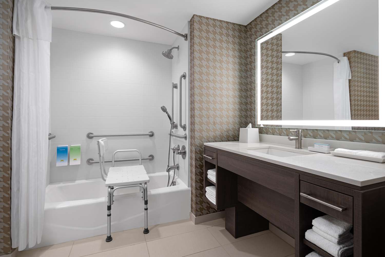 home2 suites by hilton des moines at drake university
