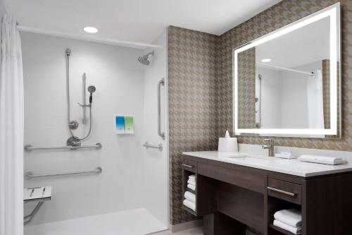 home2 suites by hilton des moines at drake university