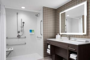 home2 suites by hilton des moines at drake university