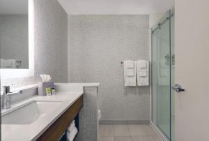 holiday inn express and suites collingwood an ihg hotel